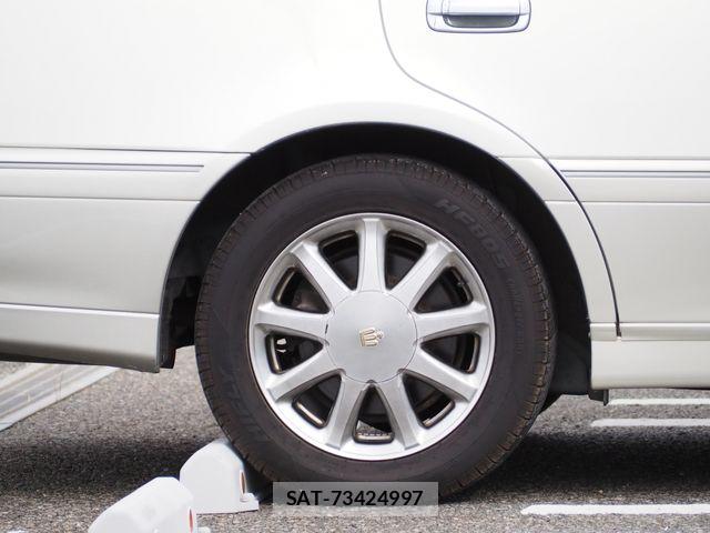 Toyota CROWN SEDAN 2003-11 8438022-6