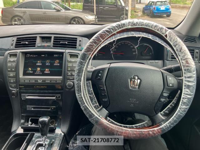 Toyota CROWN SEDAN 2005-12 8438025-15