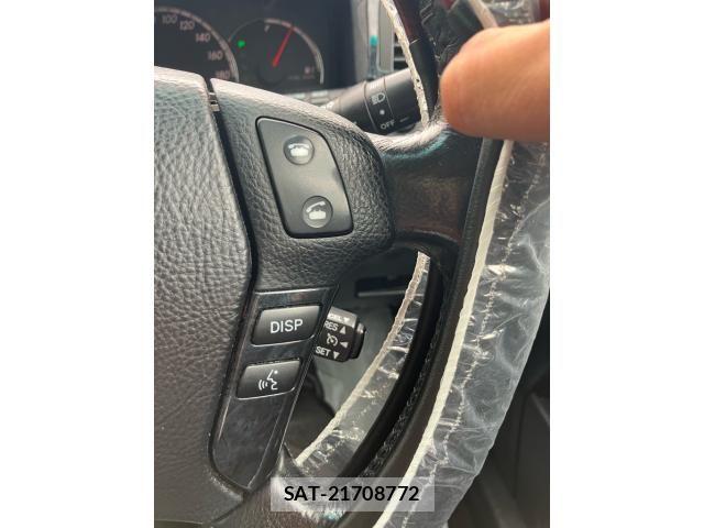 Toyota CROWN SEDAN 2005-12 8438025-21