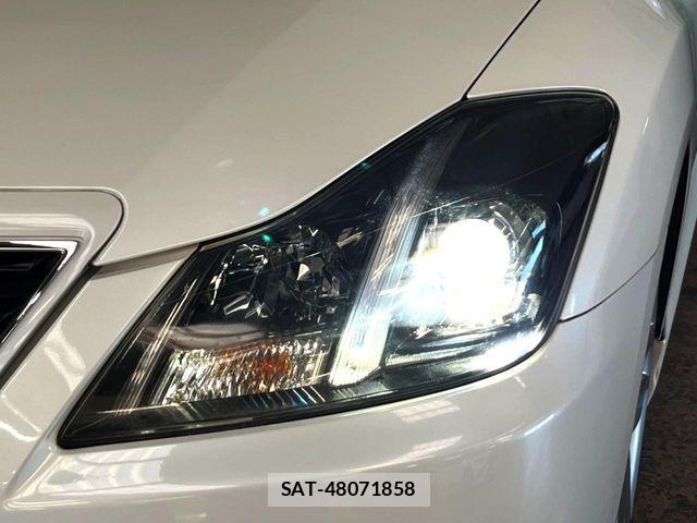 Toyota CROWN SEDAN 2011-12 8561540-12