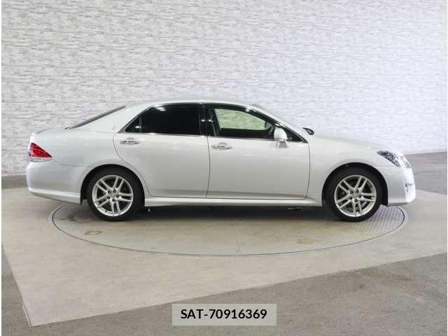 Toyota CROWN SEDAN 2012-04 8561538-12