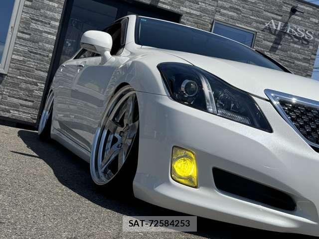 Toyota CROWN SEDAN 2009-11 8561539-9