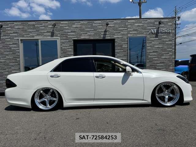 Toyota CROWN SEDAN 2009-11 8561539-13