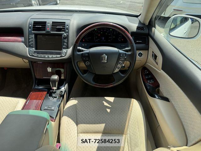 Toyota CROWN SEDAN 2009-11 8561539-16