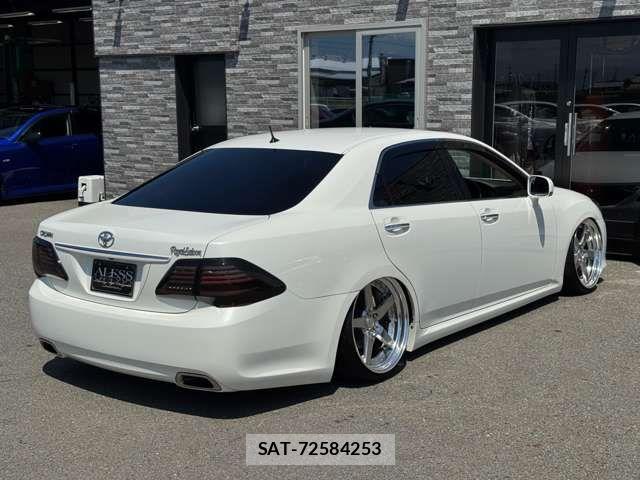 Toyota CROWN SEDAN 2009-11 8561539-1