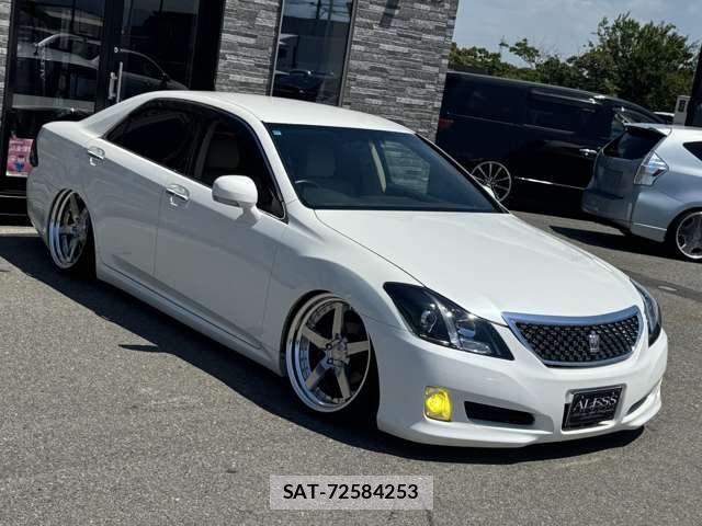 Toyota CROWN SEDAN 2009-11 8561539-2