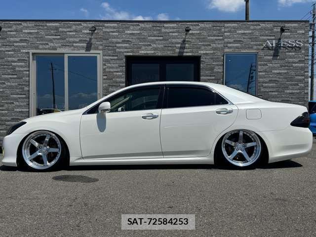 Toyota CROWN SEDAN 2009-11 8561539-4