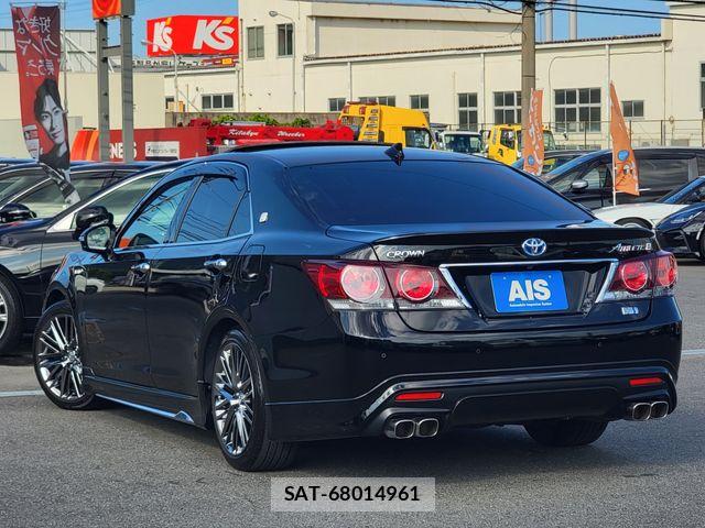 Toyota CROWN SEDAN 2017-10 8626269-12