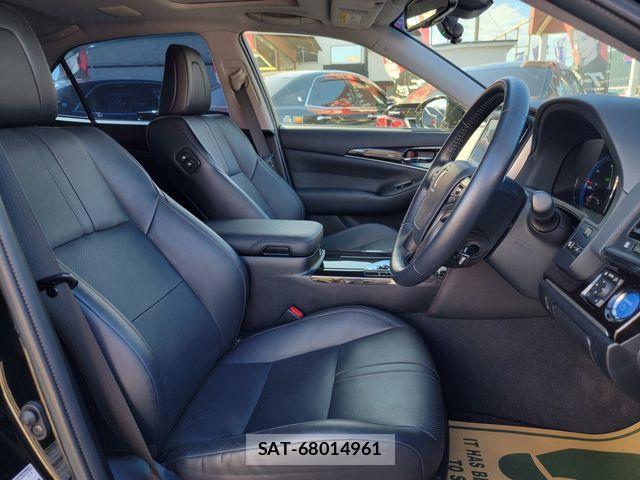 Toyota CROWN SEDAN 2017-10 8626269-13