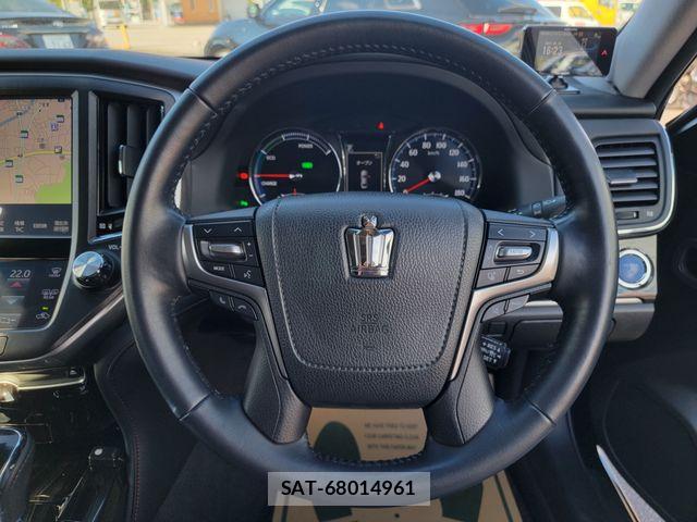 Toyota CROWN SEDAN 2017-10 8626269-14
