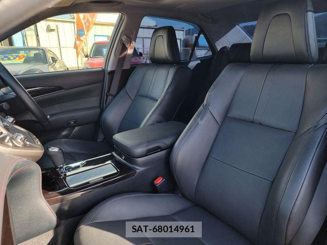 Toyota CROWN SEDAN 2017-10 8626269-24