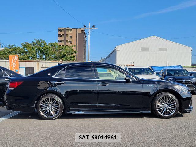 Toyota CROWN SEDAN 2017-10 8626269-5