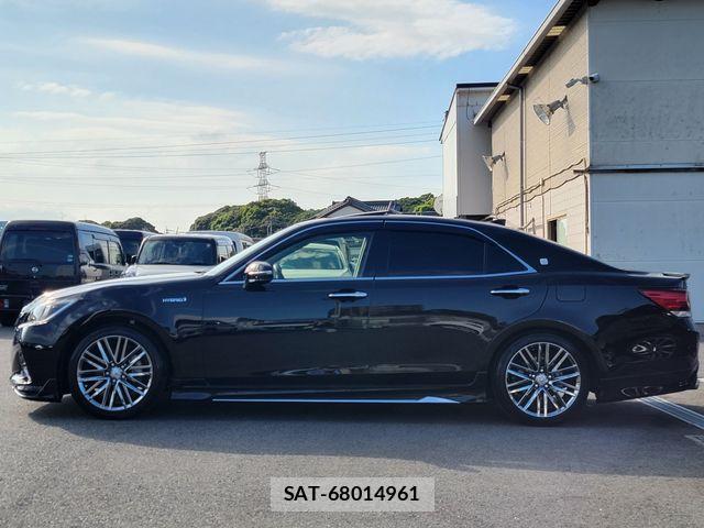 Toyota CROWN SEDAN 2017-10 8626269-8