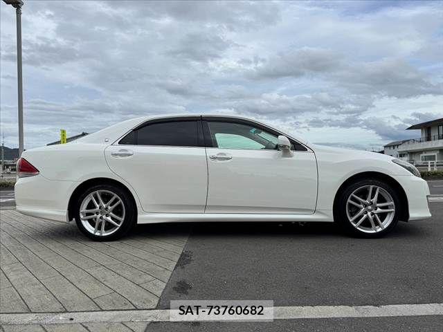 Toyota CROWN SEDAN 2010-06 8658546-11