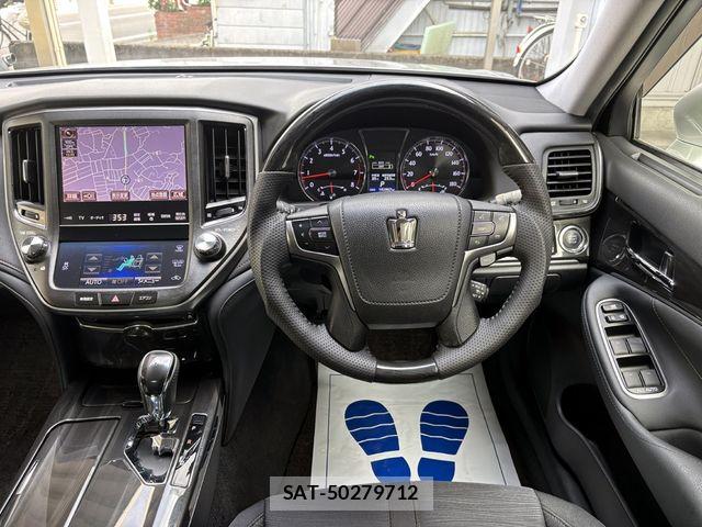 Toyota CROWN SEDAN 2013-02 8665987-10