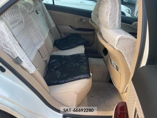 Toyota CROWN SEDAN 2009-12 8658549-11