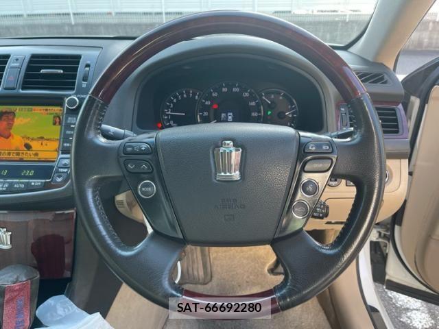 Toyota CROWN SEDAN 2009-12 8658549-15