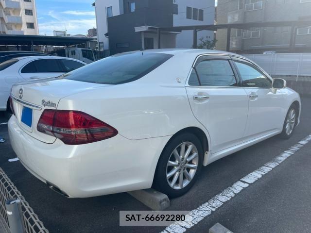 Toyota CROWN SEDAN 2009-12 8658549-2