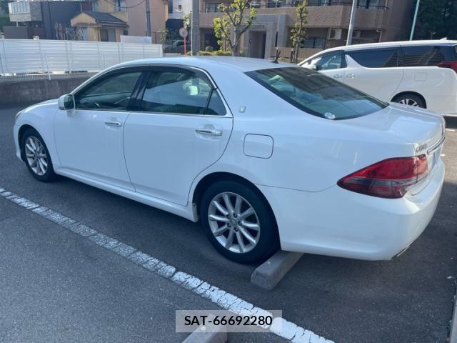 Toyota CROWN SEDAN 2009-12 8658549-3