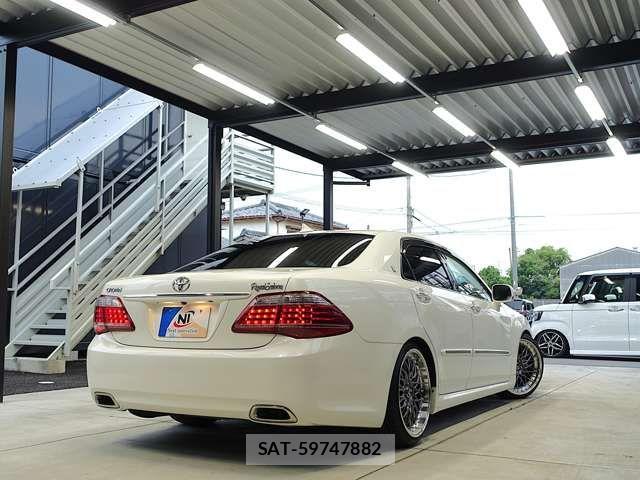 Toyota CROWN SEDAN 2010-12 8658543-8