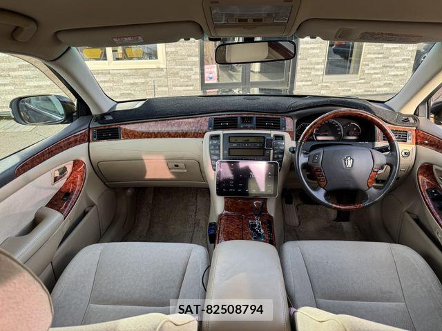 Toyota CROWN SEDAN 2004-01 8685345-17
