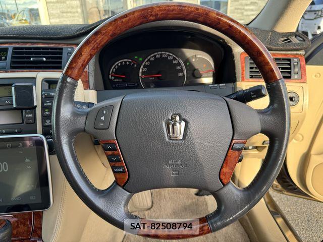 Toyota CROWN SEDAN 2004-01 8685345-18
