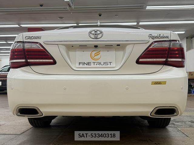 Toyota CROWN SEDAN 2011-08 8741334-16