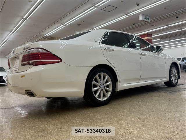 Toyota CROWN SEDAN 2011-08 8741334-17
