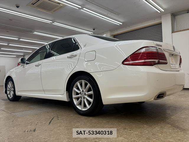 Toyota CROWN SEDAN 2011-08 8741334-18