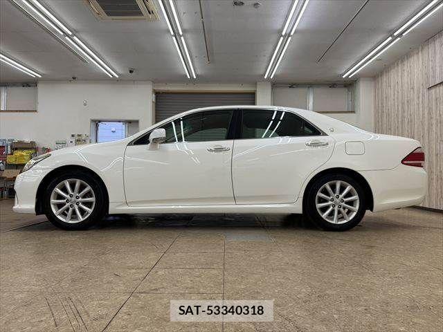 Toyota CROWN SEDAN 2011-08 8741334-19