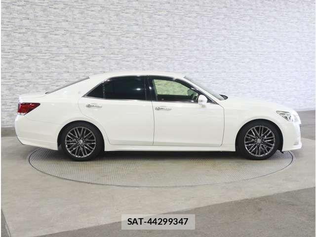 Toyota CROWN SEDAN 2014-11 8779845-13