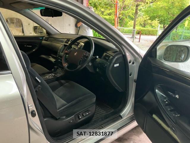 Toyota CROWN SEDAN 2005-10 8779849-8