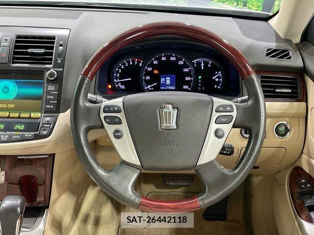 Toyota CROWN SEDAN 2010-07 8779850-11