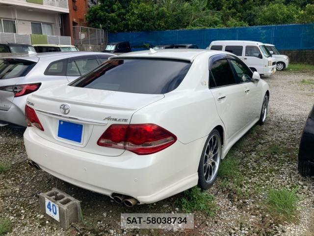 Toyota CROWN SEDAN 2008-11 8779852-3