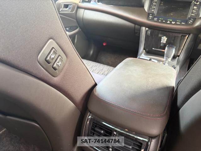 Toyota CROWN SEDAN 2010-04 8795604-9