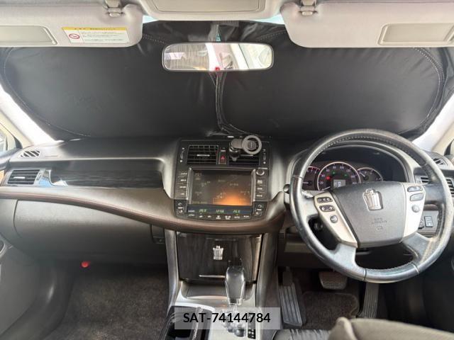 Toyota CROWN SEDAN 2010-04 8795604-10
