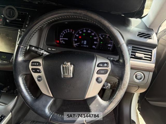Toyota CROWN SEDAN 2010-04 8795604-12