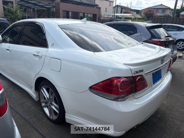 Toyota CROWN SEDAN 2010-04 8795604-3