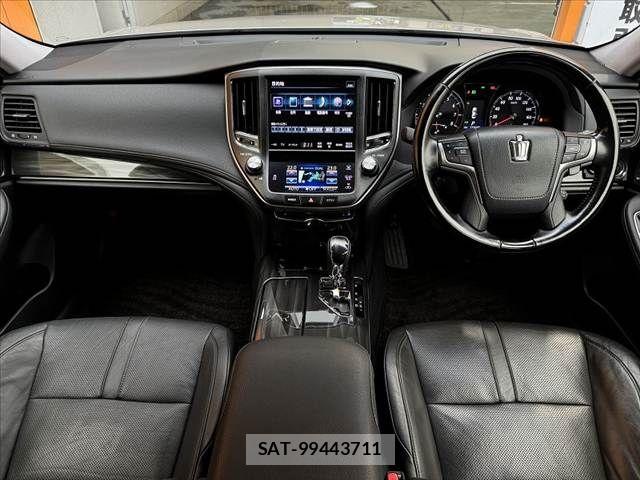 Toyota CROWN SEDAN 2013-02 8795598-1