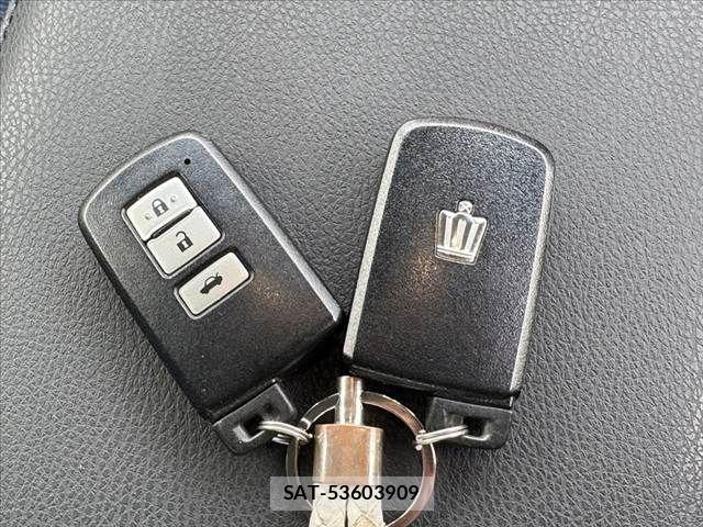 Toyota CROWN SEDAN 2015-12 8828374-6