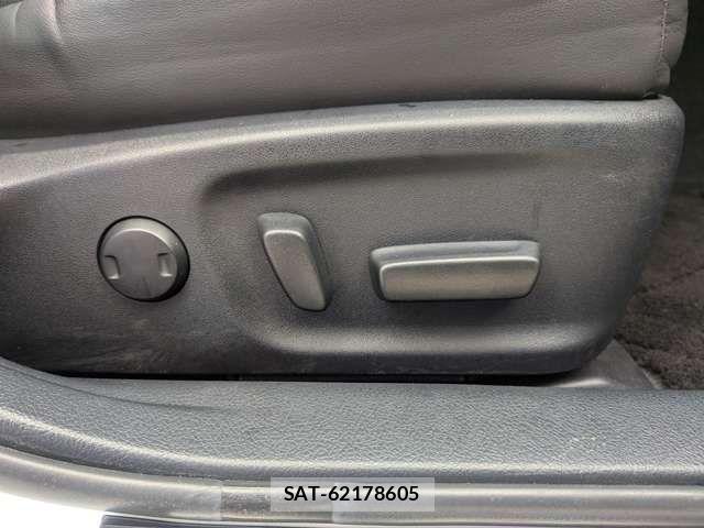 Toyota CROWN SEDAN 2016-03 8828372-9