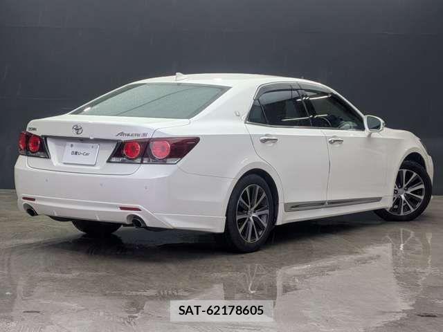 Toyota CROWN SEDAN 2016-03 8828372-1
