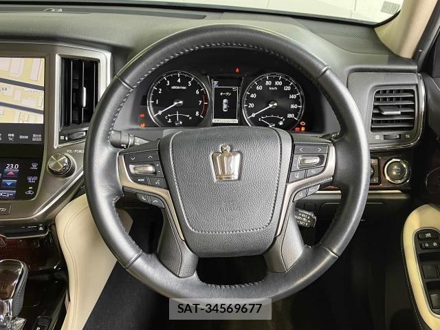 Toyota CROWN SEDAN 2018-01 8828375-10