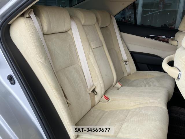 Toyota CROWN SEDAN 2018-01 8828375-15