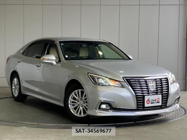 Toyota CROWN SEDAN 2018-01 8828375-20