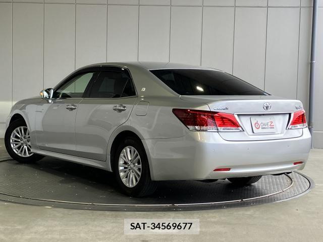 Toyota CROWN SEDAN 2018-01 8828375-25