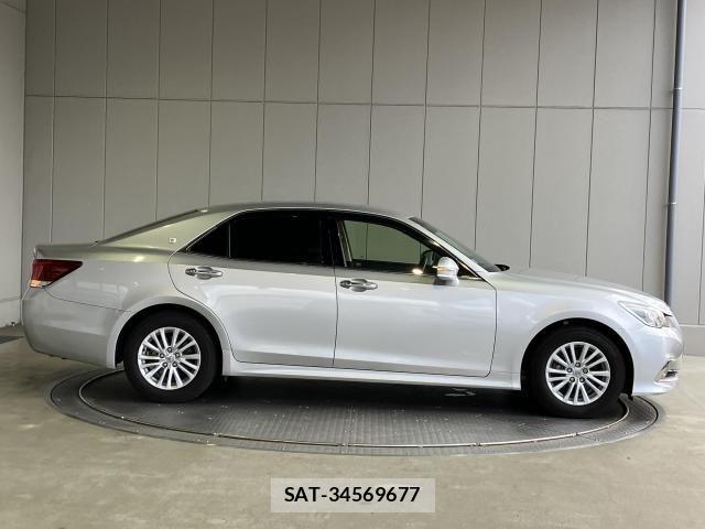 Toyota CROWN SEDAN 2018-01 8828375-26