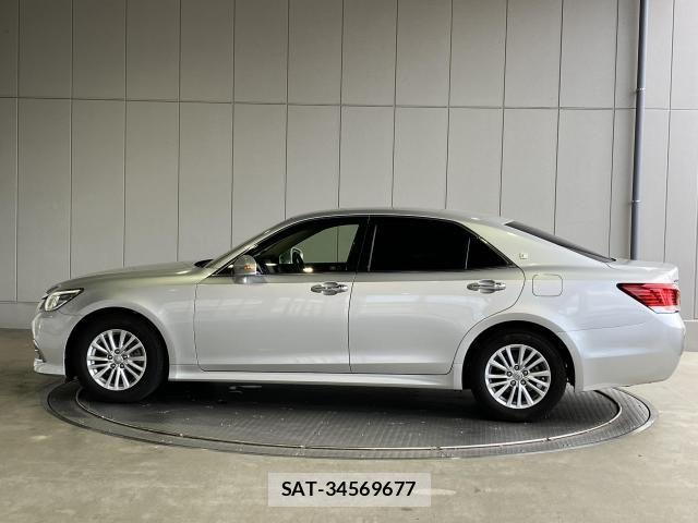 Toyota CROWN SEDAN 2018-01 8828375-27