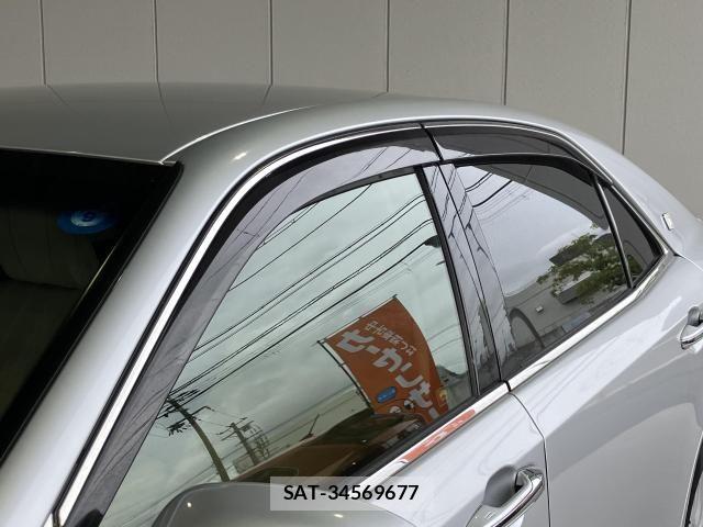 Toyota CROWN SEDAN 2018-01 8828375-28