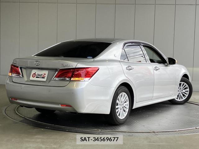 Toyota CROWN SEDAN 2018-01 8828375-2